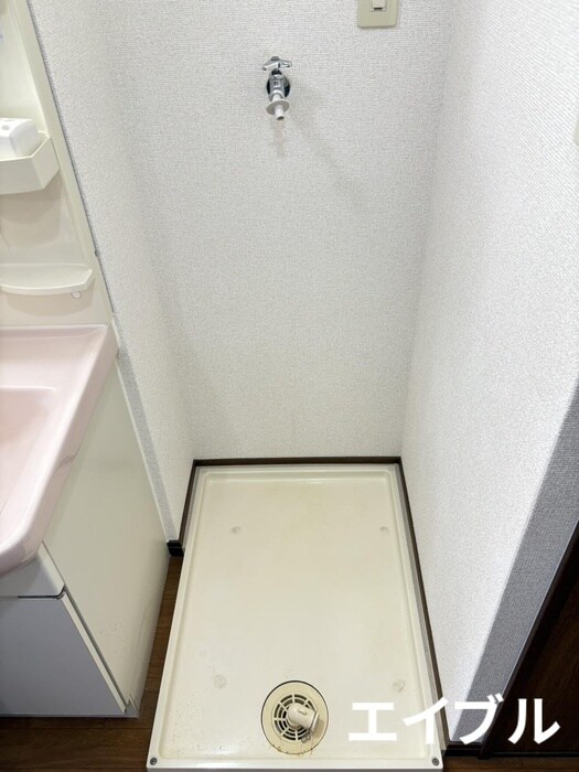 物件内観写真6　(洗濯機置場)