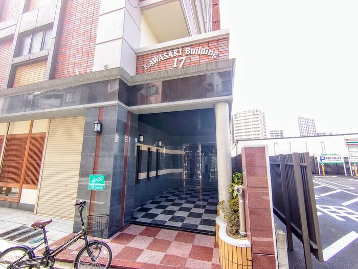 物件外観写真3　(エントランス部分)