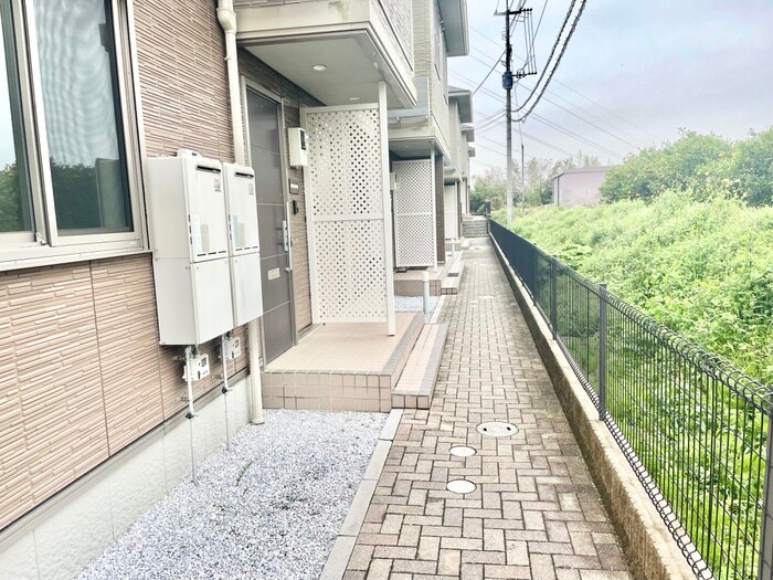 物件外観写真5　(エントランス部分)