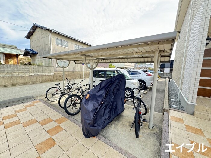 物件外観写真3　(駐輪場)