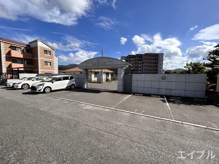 物件外観写真5　(駐車場)