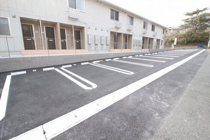 物件外観写真2　(駐車場)