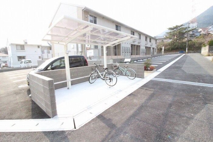 物件外観写真3　(駐輪場)