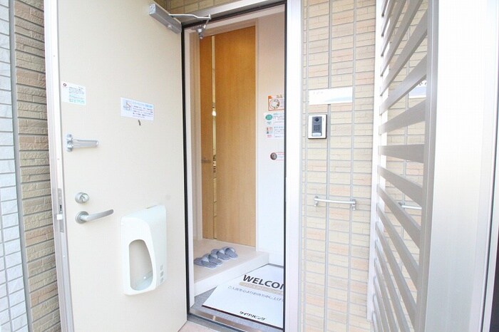 物件内観写真8　(玄関)