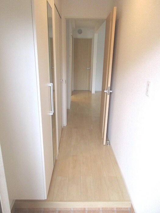 物件内観写真7　(玄関)