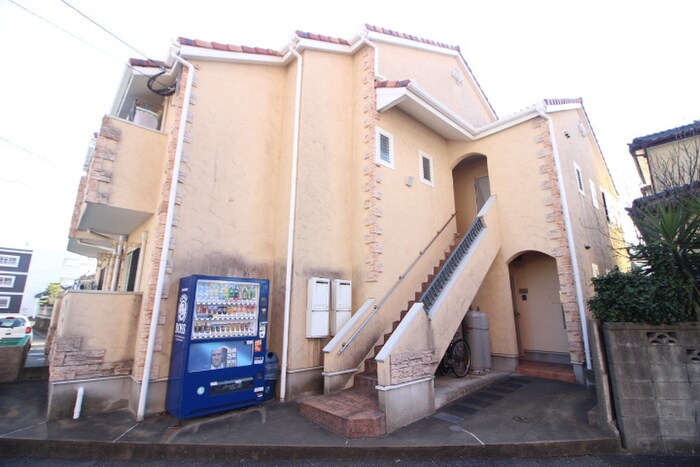 物件外観写真2　(エントランス部分)