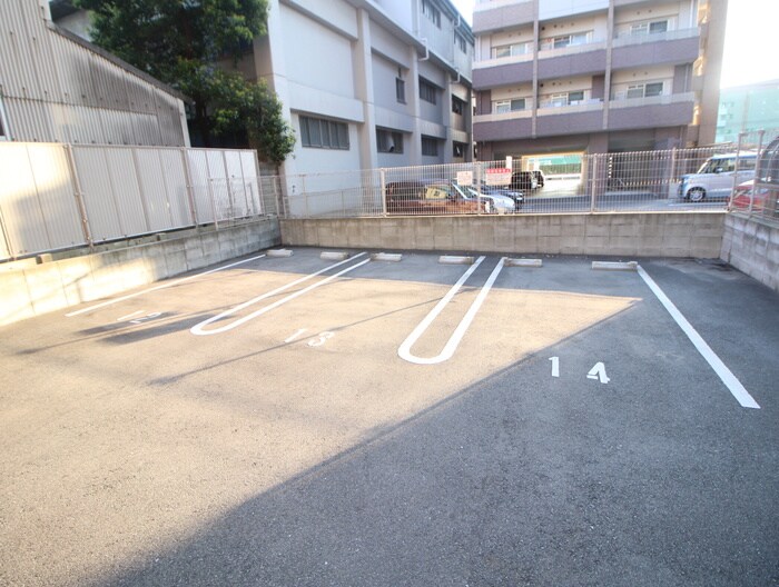 物件外観写真4　(駐車場)
