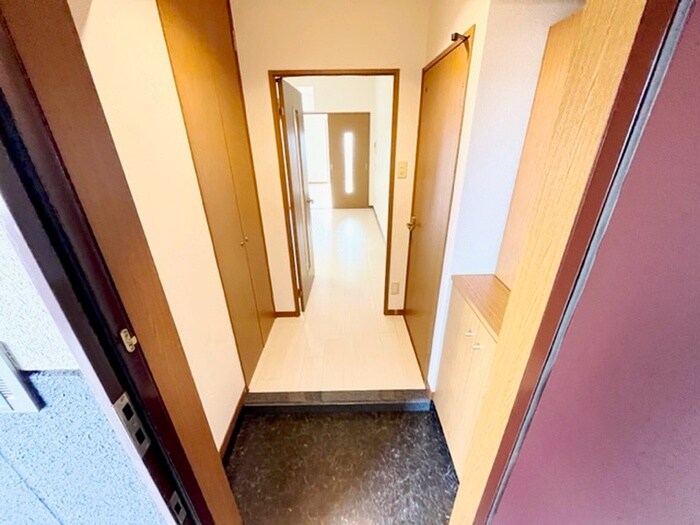 物件内観写真7　(玄関)