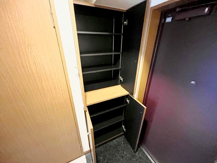 物件内観写真8　(靴箱)