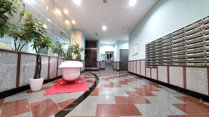 物件外観写真3　(エントランス部分)