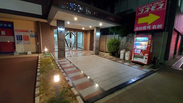 物件外観写真4　(エントランス部分)