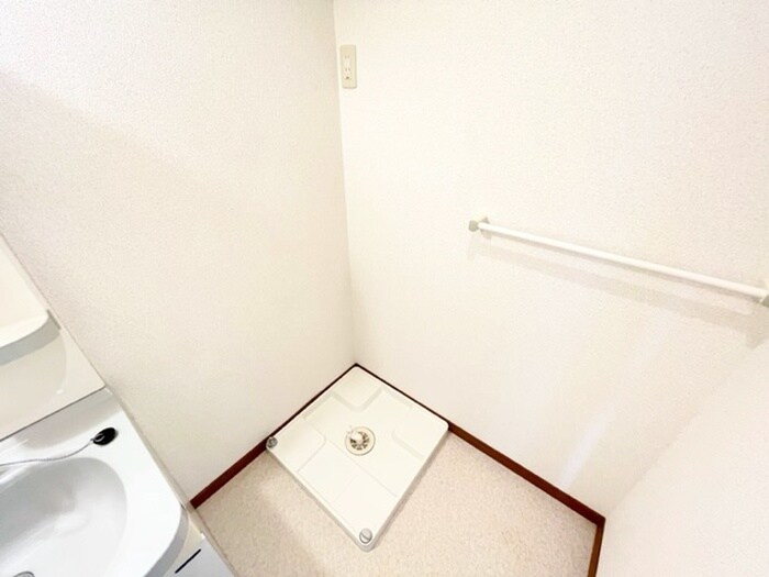 物件内観写真15　(洗濯機置場)