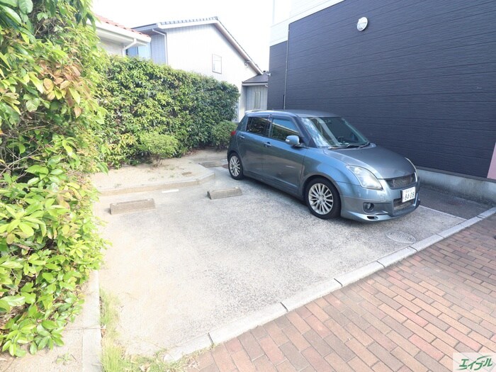 物件外観写真4　(駐車場)