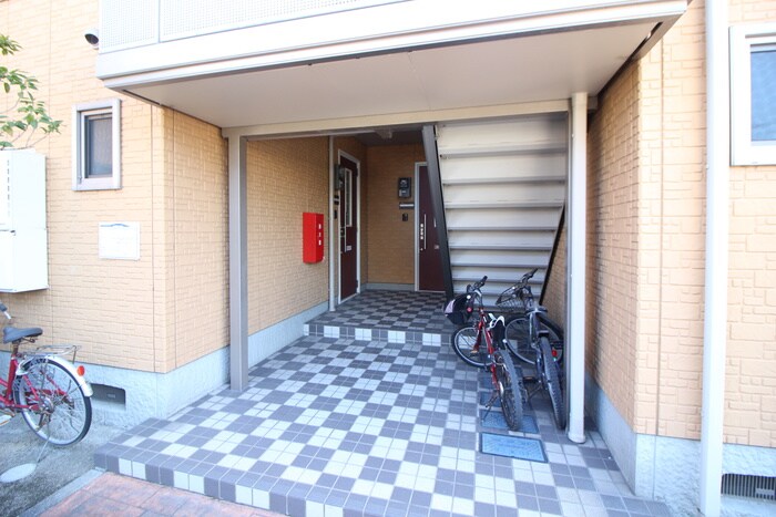 物件外観写真5　(エントランス部分)