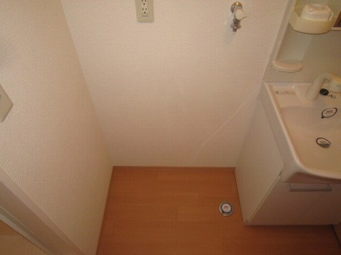 物件内観写真12　(洗濯機置場)