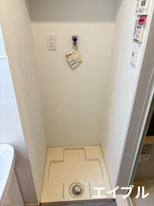 物件内観写真16　(洗濯機置場)