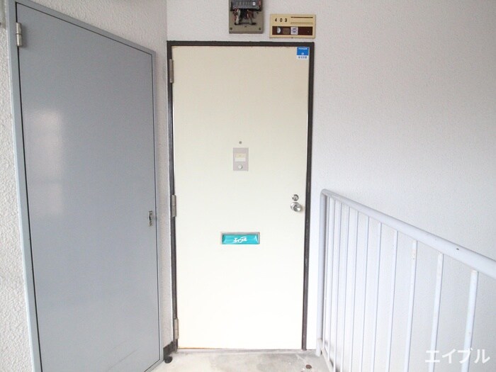 物件内観写真11　(玄関)