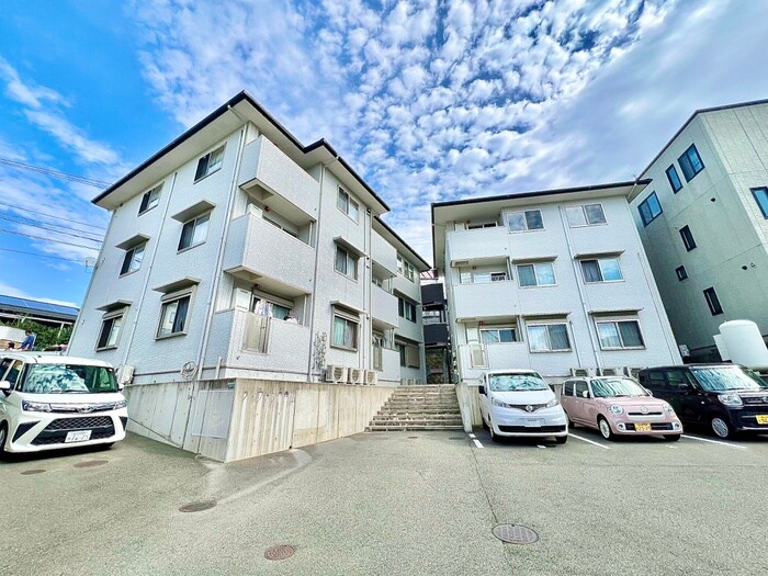 物件外観写真3　(駐車場)