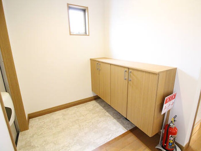 物件内観写真14　(玄関)