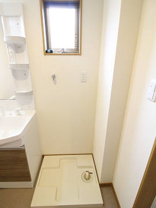 物件内観写真17　(洗濯機置場)