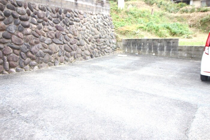 物件外観写真3　(駐車場)