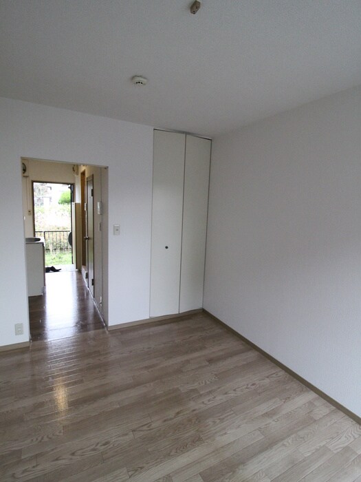 物件内観写真4　(居室)