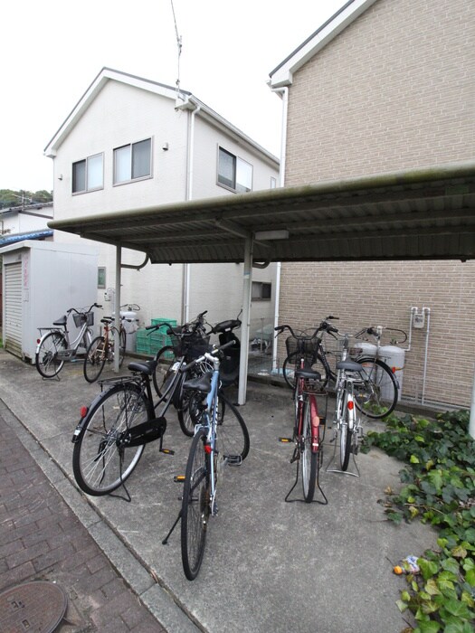 物件外観写真3　(駐輪場)