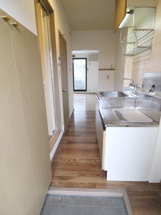 物件内観写真13　(玄関)