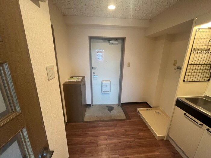 物件内観写真10　(玄関)