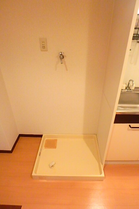 物件内観写真11　(洗濯機置場)