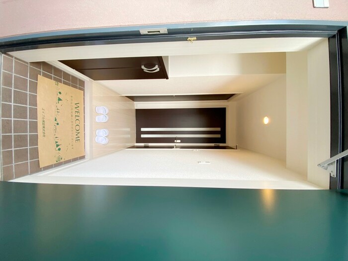 物件内観写真9　(玄関)