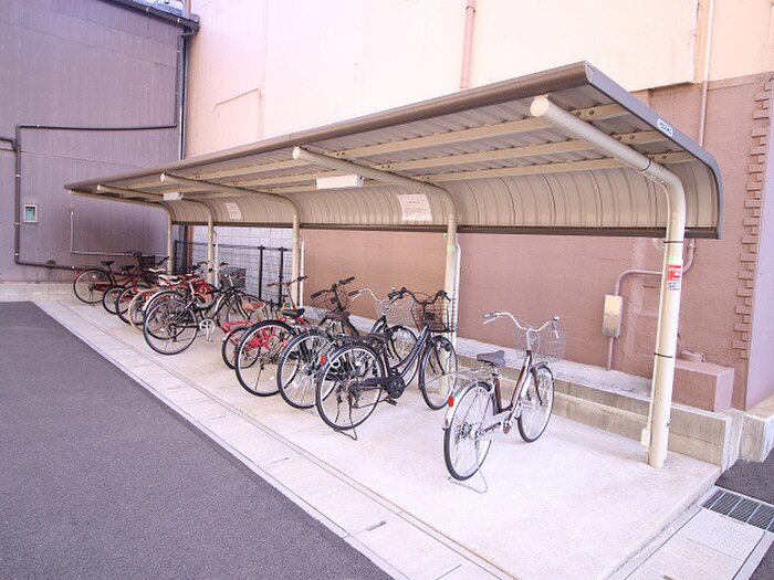 物件外観写真5　(駐輪場)