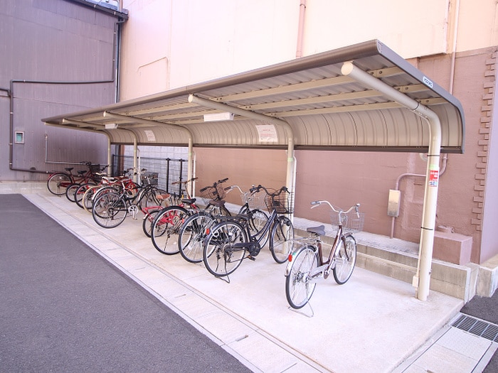 物件外観写真5　(駐輪場)