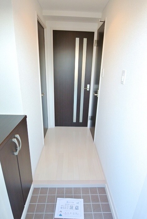 物件内観写真13　(玄関)