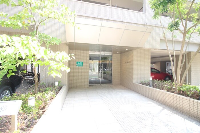 物件外観写真2　(エントランス部分)