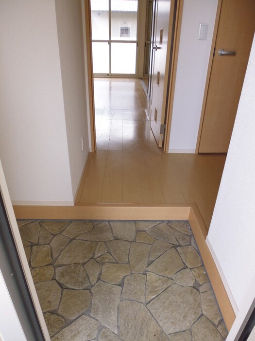 物件内観写真13　(玄関)