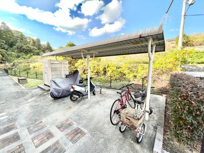 物件外観写真3　(駐輪場)