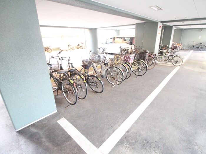 物件外観写真4　(駐輪場)