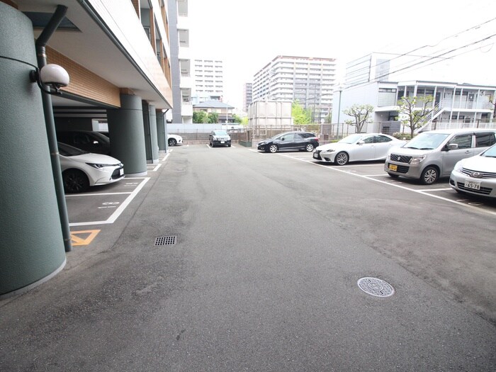 物件外観写真5　(駐車場)