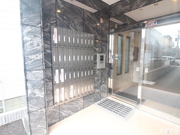 物件外観写真3　(エントランス部分)