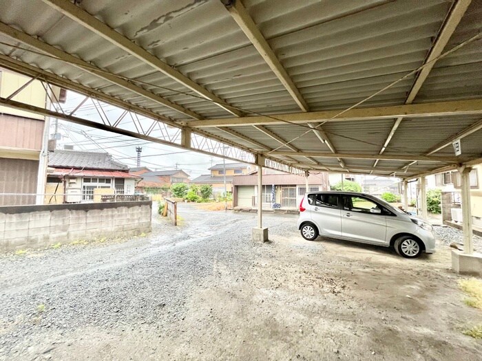 谷本ハイツの駐車場