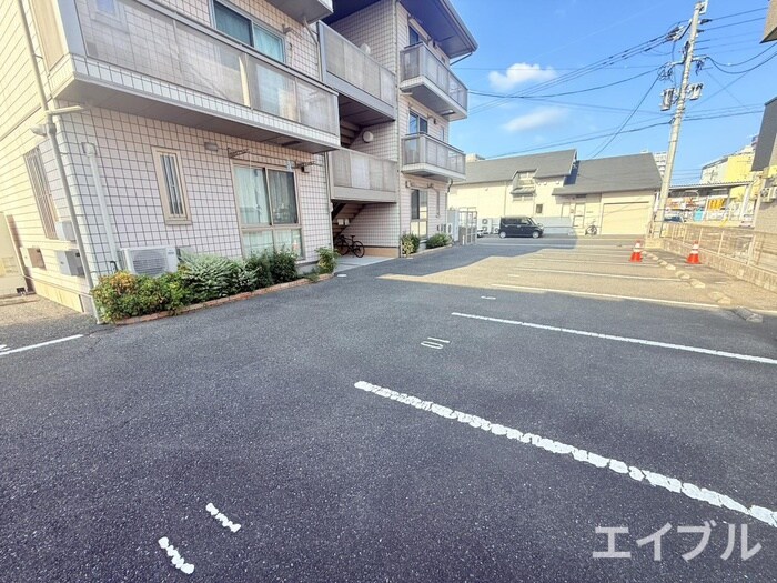 物件外観写真2　(駐車場)