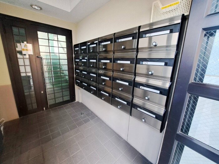 物件外観写真3　(エントランス部分)