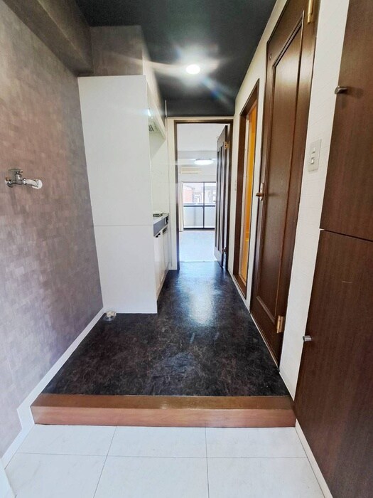 物件内観写真12　(玄関)