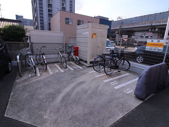 物件外観写真5　(駐輪場)