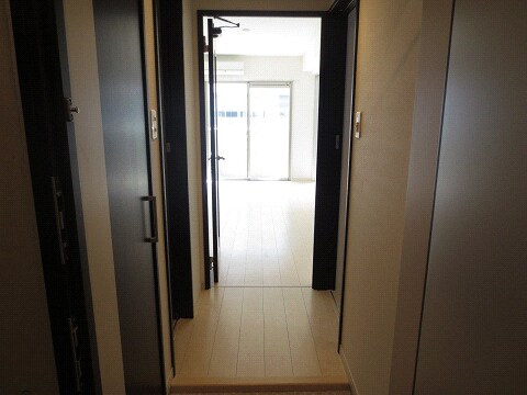 物件内観写真11　(玄関)