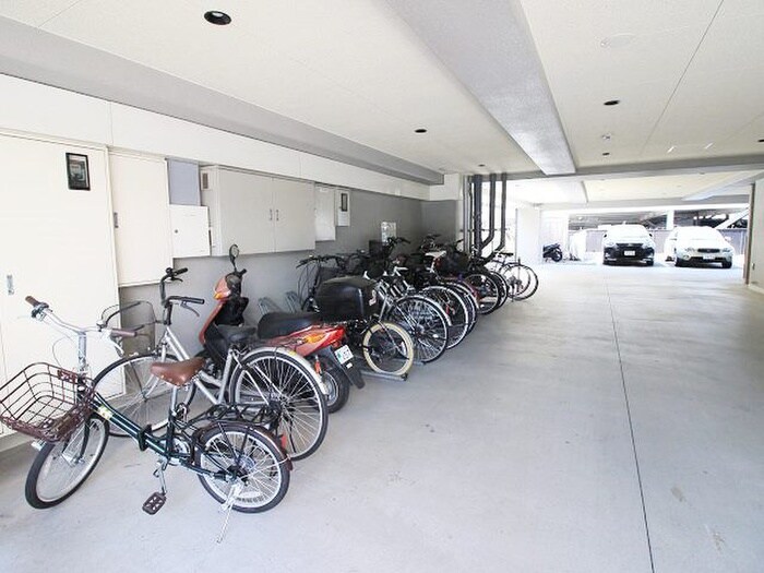 物件外観写真5　(駐輪場)