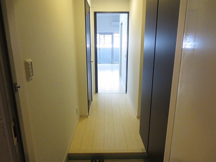 物件内観写真10　(玄関)