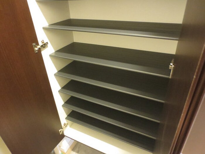 物件内観写真10　(靴箱)