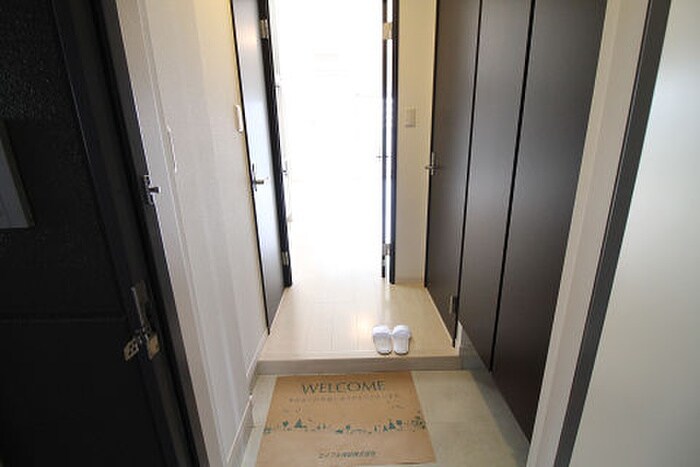 物件内観写真10　(玄関)